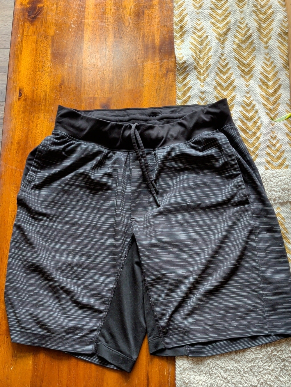Men's Lululemon Black Heathered Athletic Shorts with Drawstring Waist